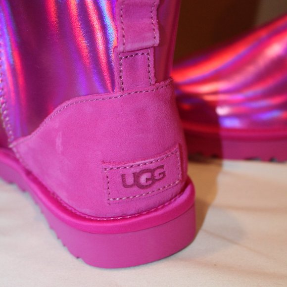 NIB UGG‎ WOMEN\'S IRREDESCENT MINI PINK METALLIC SHEARLING LINED BOOTS